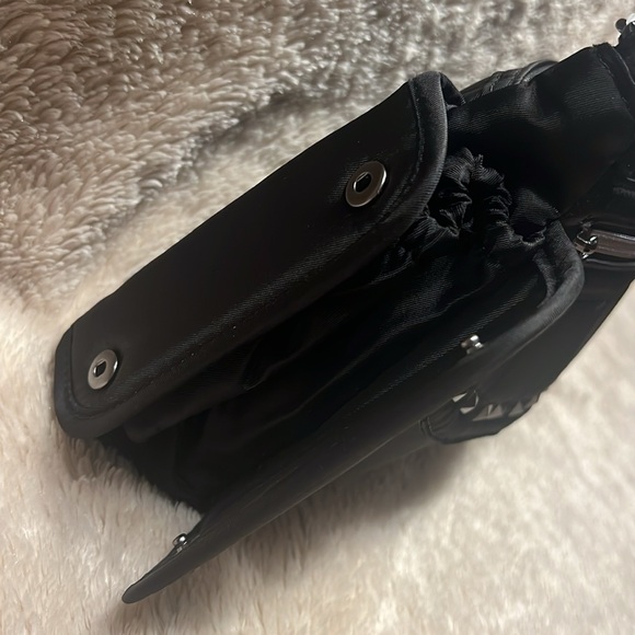 LUG Pacer Crossbody - Picture 4 of 15